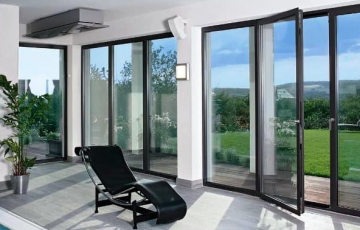 El sistema de aluminio COR 3000 permite instalar vidrio de hasta 31 mm de espesor, aportando más luz natural, confort y eficiencia a los espacios residenciales