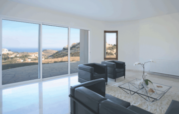 El sistema de aluminio COR 4200 cuenta con rotura de puente térmico completa, lo que lo hace ideal para uso residencial